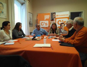 Ciudadanos mantiene una reunión con el delegado de transporte de la Federación de Vecinos Ciudadanos mantiene una reunión con el delegado de transporte de la Federación de Vecinos