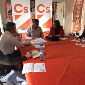Ciudadanos lamenta que la Junta siga incumpliendo y las ambulancias de soporte vital básico no cuenten con los dos técnico que obliga la ley Ciudadanos lamenta que la Junta siga incumpliendo y las ambulancias de soporte vital básico no cuenten con los dos técnico que obliga la ley