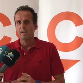 Posada pide celeridad al Patronato de Deportes para solventar los problemas que presenta el césped del Estadio Iberoamericano. Posada pide celeridad al Patronato de Deportes para solventar los problemas que presenta el césped del Estadio Iberoamericano.